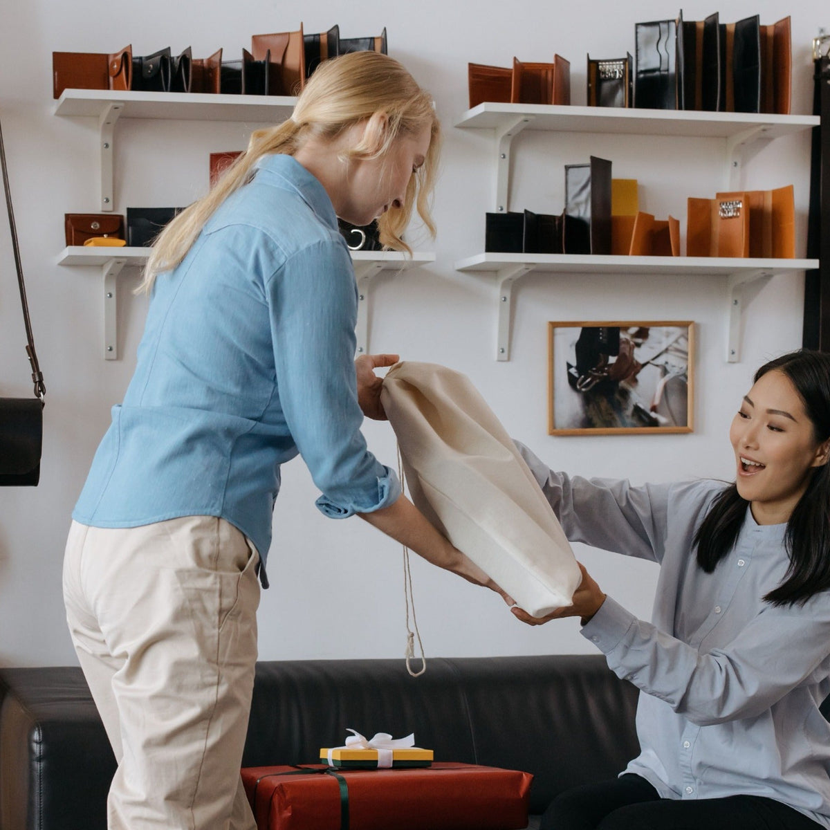 The Art of Thoughtful Gifting: Heirloom Leather Keepsakes That Leave a Lasting Impression