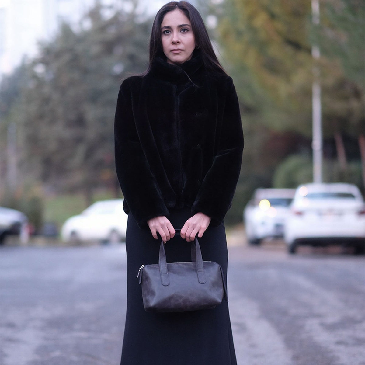 Maelis handcrafted black Crazy Horse leather satchel bag with crossbody strap - Yubello