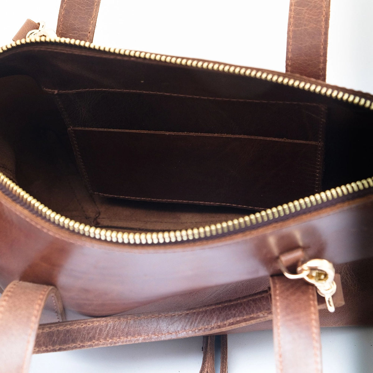 Maelis handcrafted brown Crazy Horse leather satchel bag with crossbody strap - Yubello
