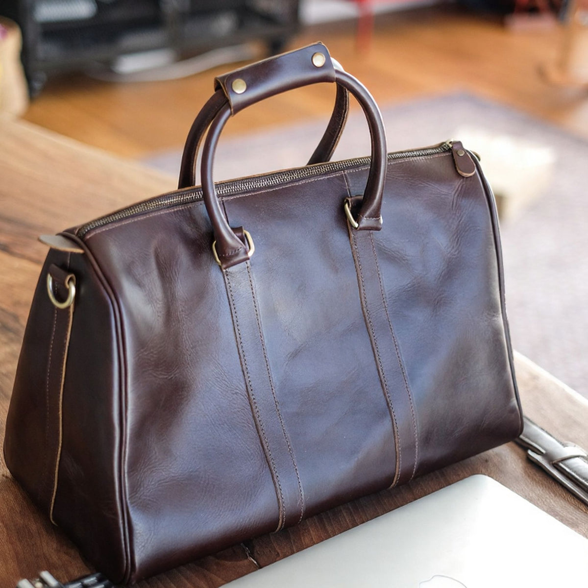 Vespera handcrafted chestnut leather travel duffle bag weekender side view - Yubello