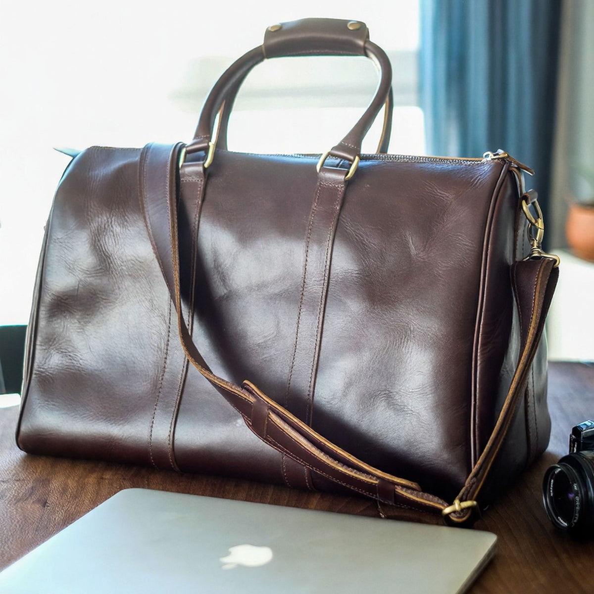 Vespera handcrafted chestnut leather travel duffle bag weekender side view - Yubello